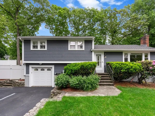 27 Lexington Rd, Wellesley, MA 02482