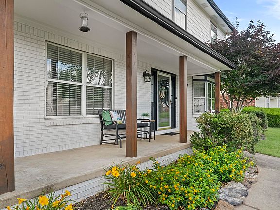 2nd image of 1505 Hawkwood Rd