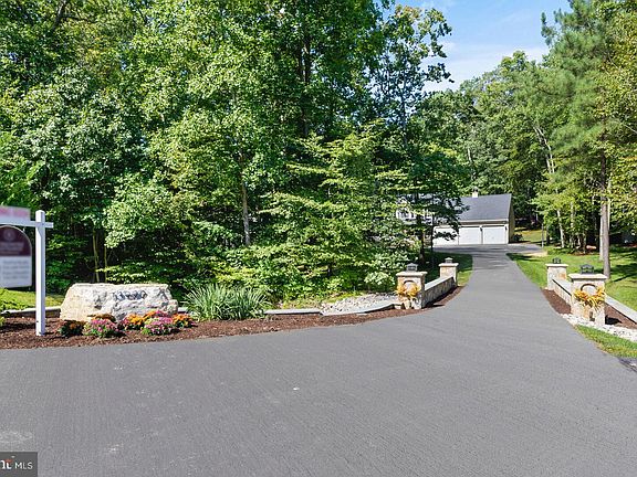 4th image of 13990 Holly Forest Dr