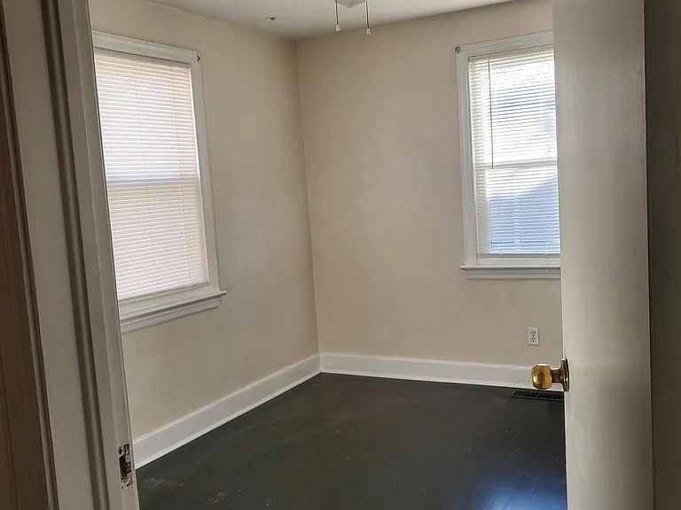 Greenwood Dr — Photo 4