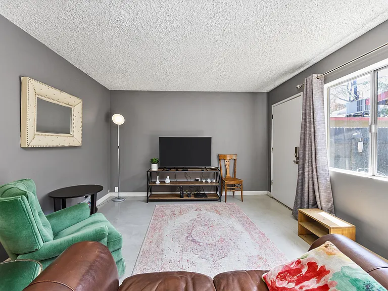1928 Dracena St — Photo 3