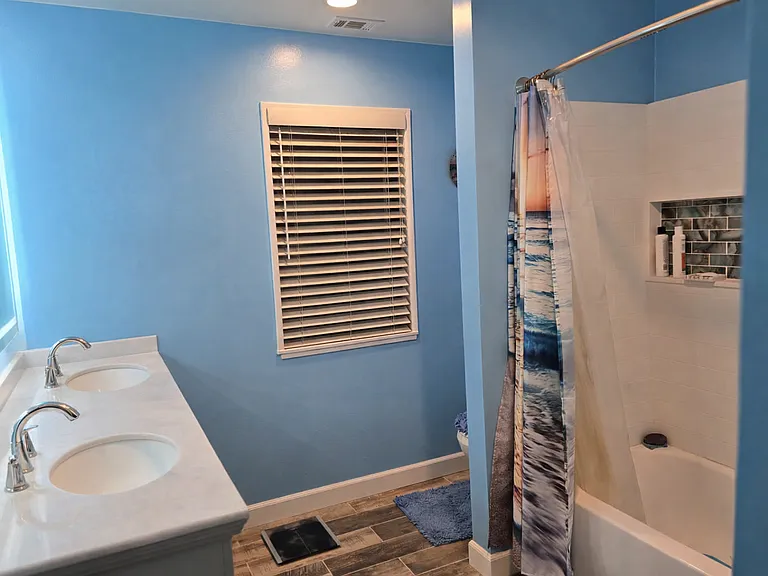 1645 Laurel Ave — Photo 9