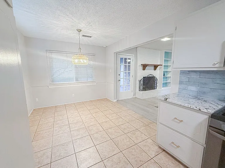 2605 Cambridge St — Photo 11
