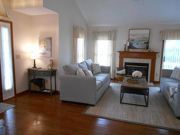 4th image of 3836 Lakedale Dr