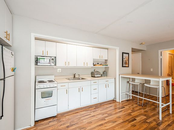 4th image of 3100 N Lake Shore Dr APT 212