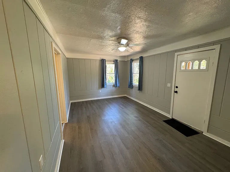 1092 Winton Rd — Photo 10
