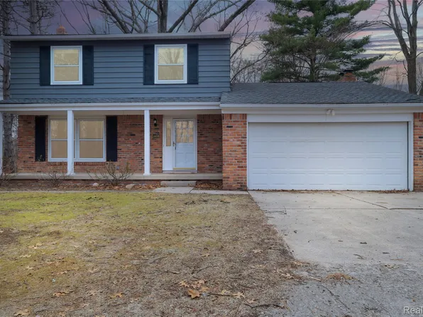 14408 McCaslin Lake Rd, Linden, MI 48451