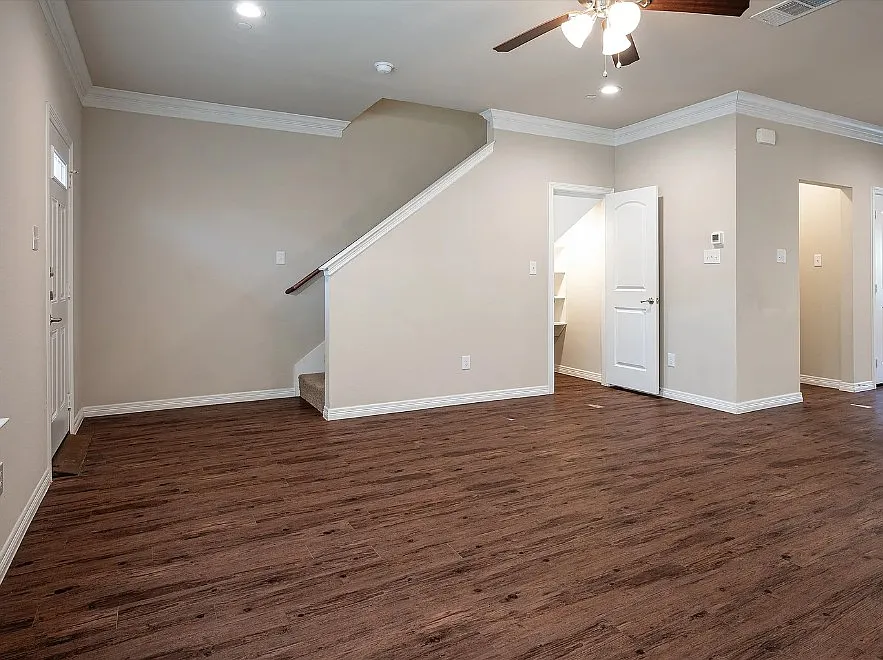 3 bed, 3.5 bath, 1857 sqft, $2,000 — Photo 2