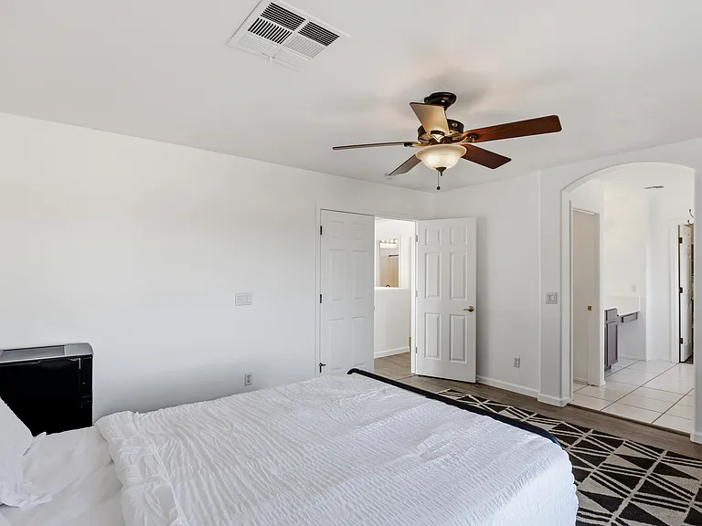 220 W Beechnut Pl — Photo 10