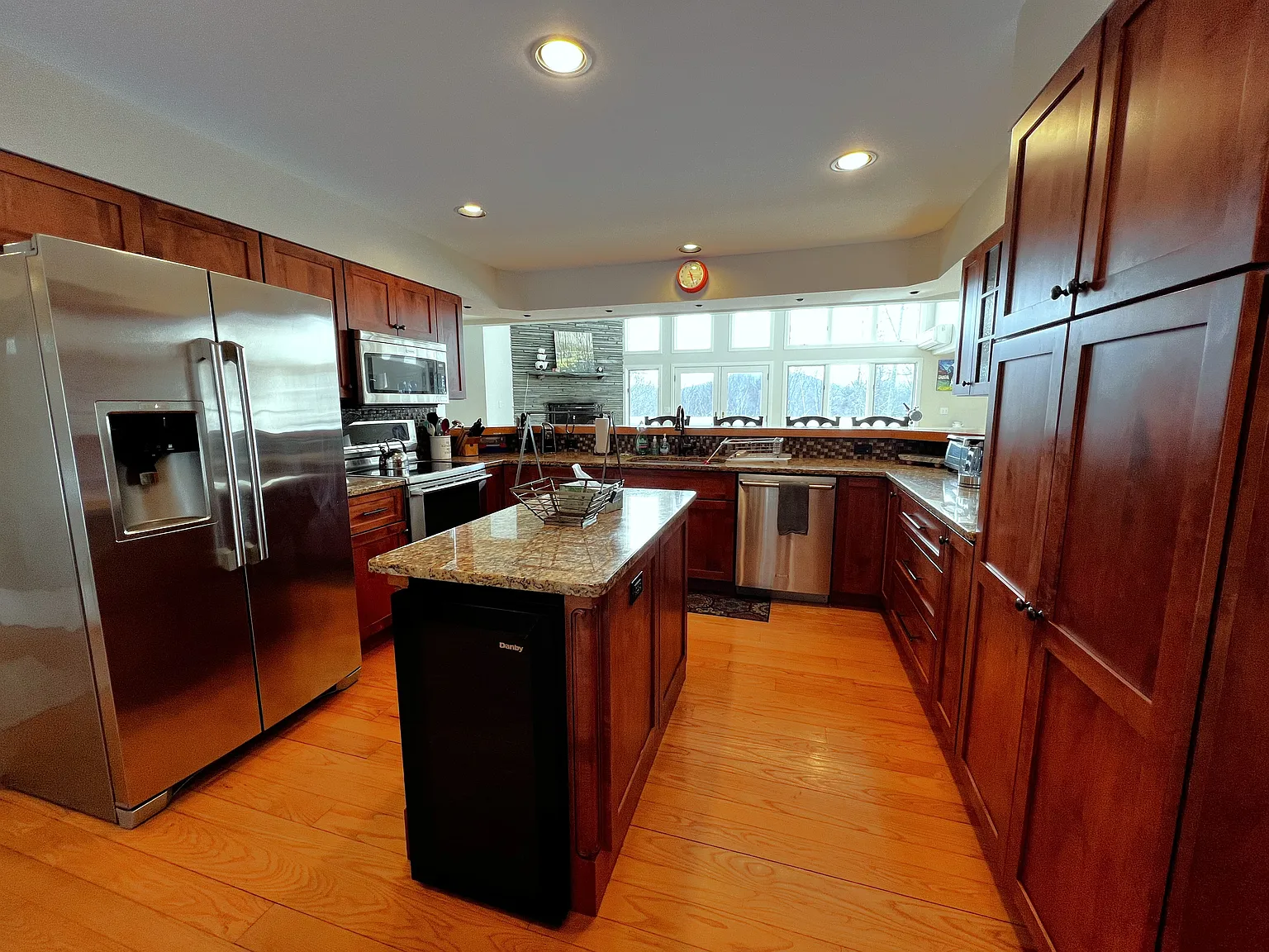 363 Gilcrist Rd — Photo 3