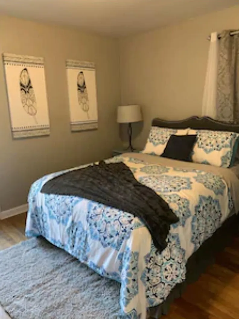 5 bed, 2290 sqft, $5,900 — Photo 2