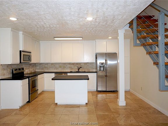 4th image of 904 University Oaks #79