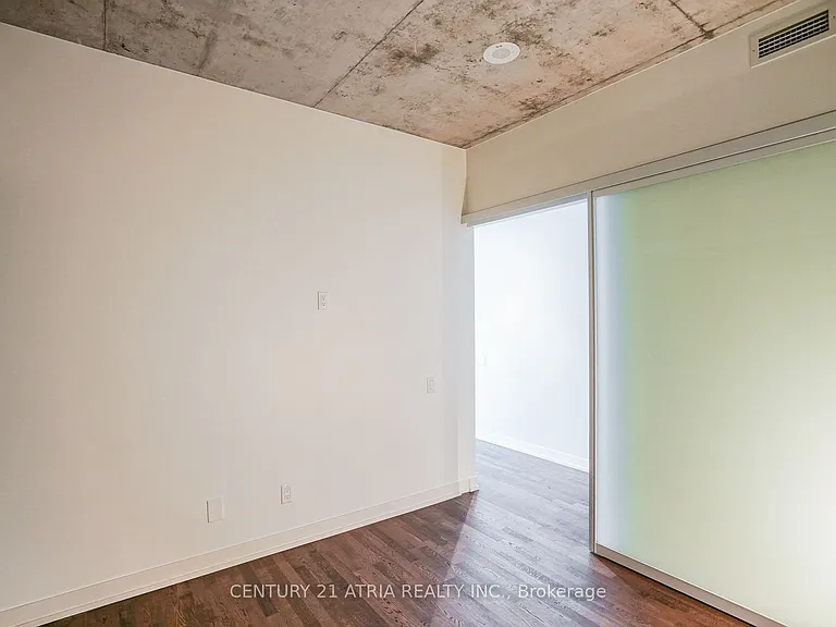 650 King St W #311 — Photo 10