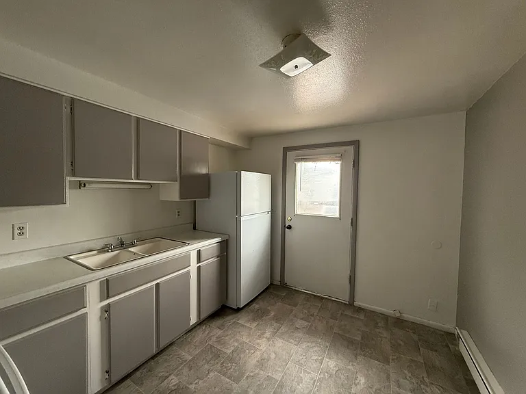 1184 W Brook St #1-4 — Photo 3