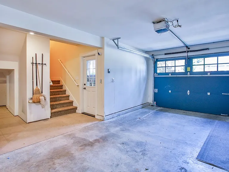 1086 Village Loop — Photo 31