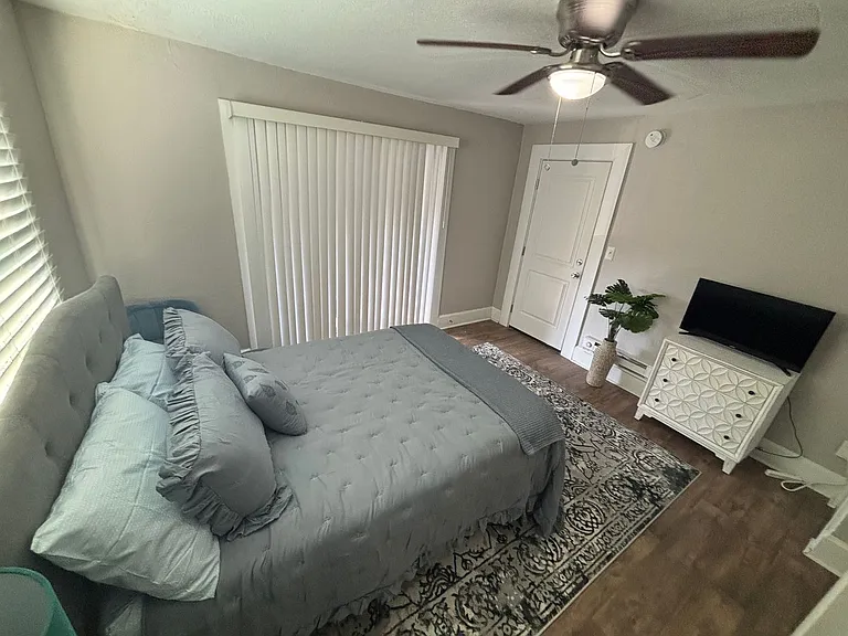 Desirable Euclid Neighborhood Apartment Building (Studio Apartments) & 2 Bedroom Single House - S... — Photo 19