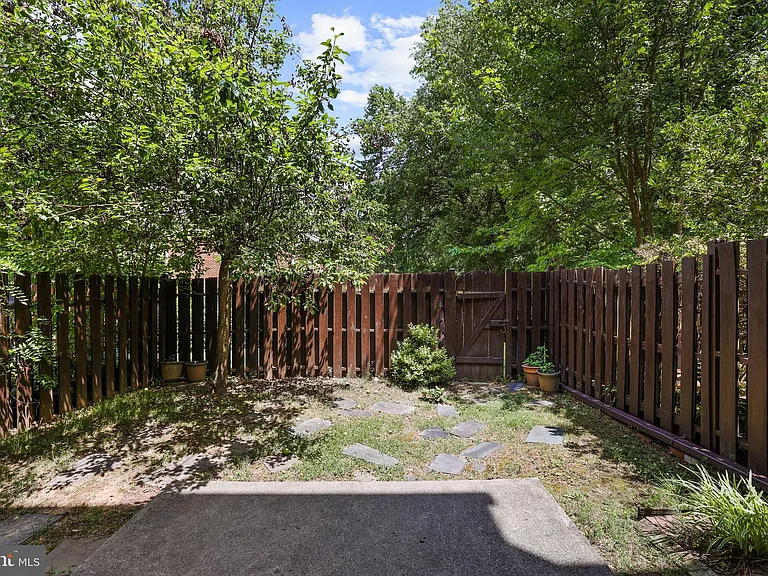8350 Glastonbury Ct — Photo 34