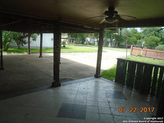 5th image of 827 Saint Matthew St