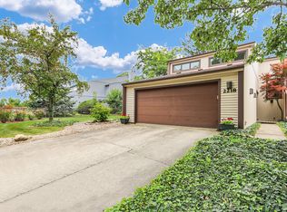 2218 Briar Hill Dr #2218, Champaign, IL 61822