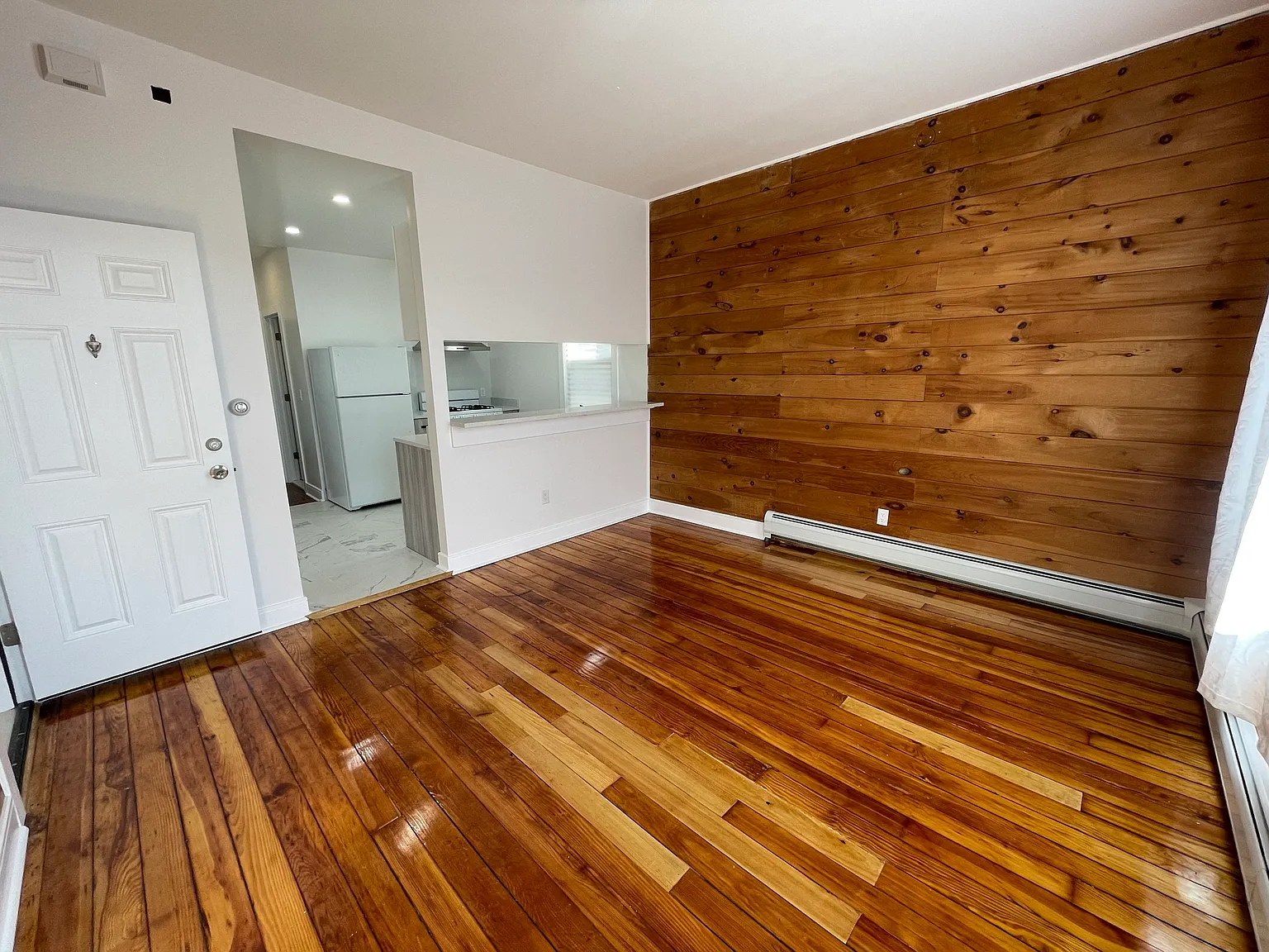 3 bed, 1.5 bath, 1000 sqft, $2,950 — Photo 2