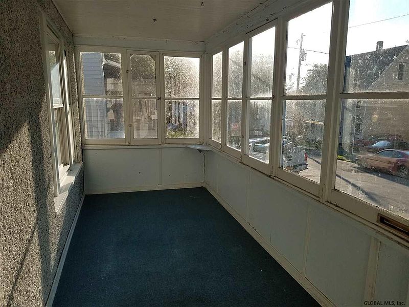 3rd image of 6 VAN WYCK Street