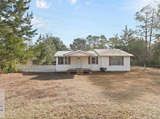 15 Paris Dr, Jesup, GA 31545