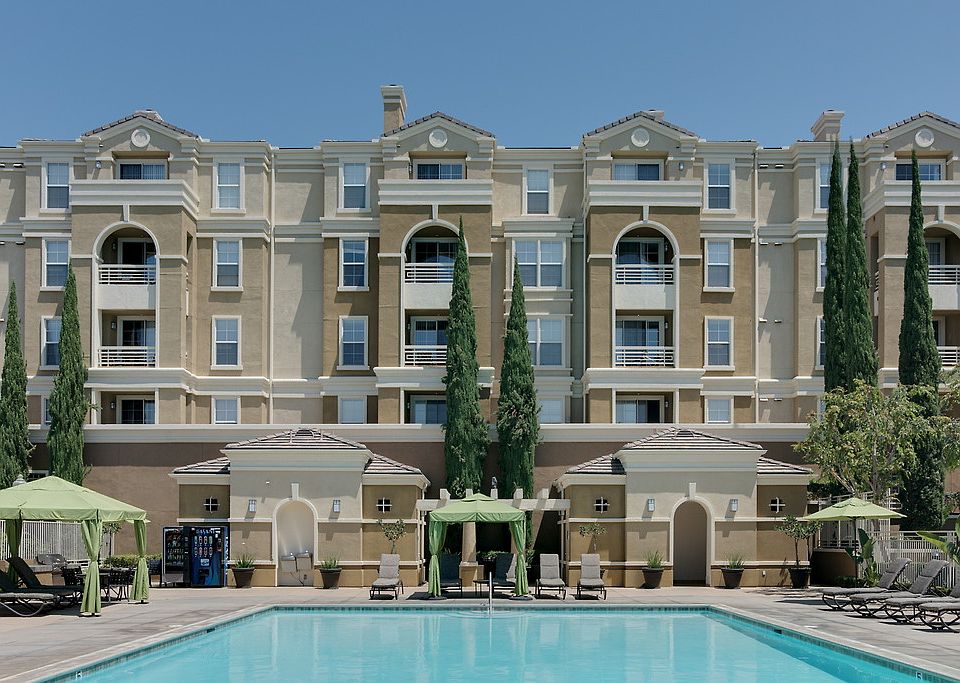 Pinnacle at MacArthur Place