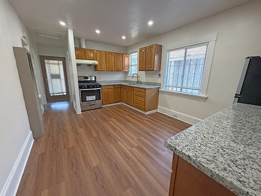 2539 Grande Vista Avenue - 1 — Photo 4