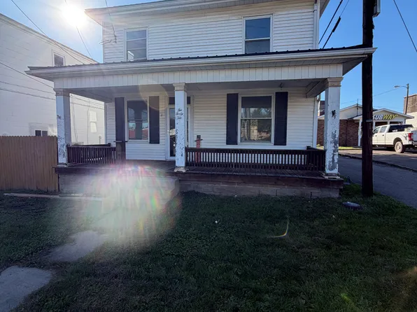 242 S Chestnut St, Barnesville, OH 43713