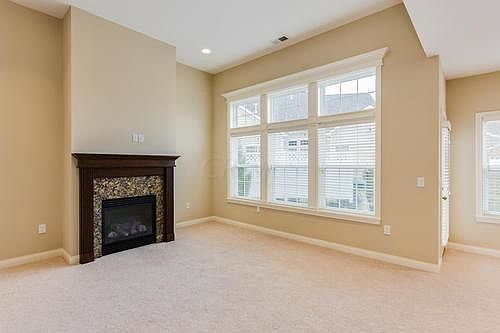 3rd image of 4661 Newport Loop W
