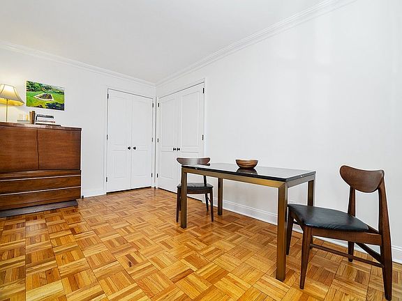 3rd image of 118 E 60th St APT 15A
