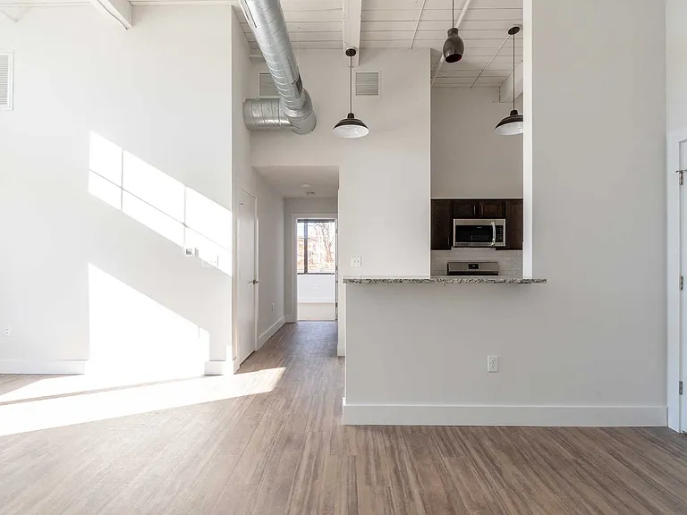 150 Oakland St — Photo 16