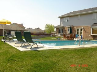 9035 Lancaster Ln, Woodridge, IL 60517