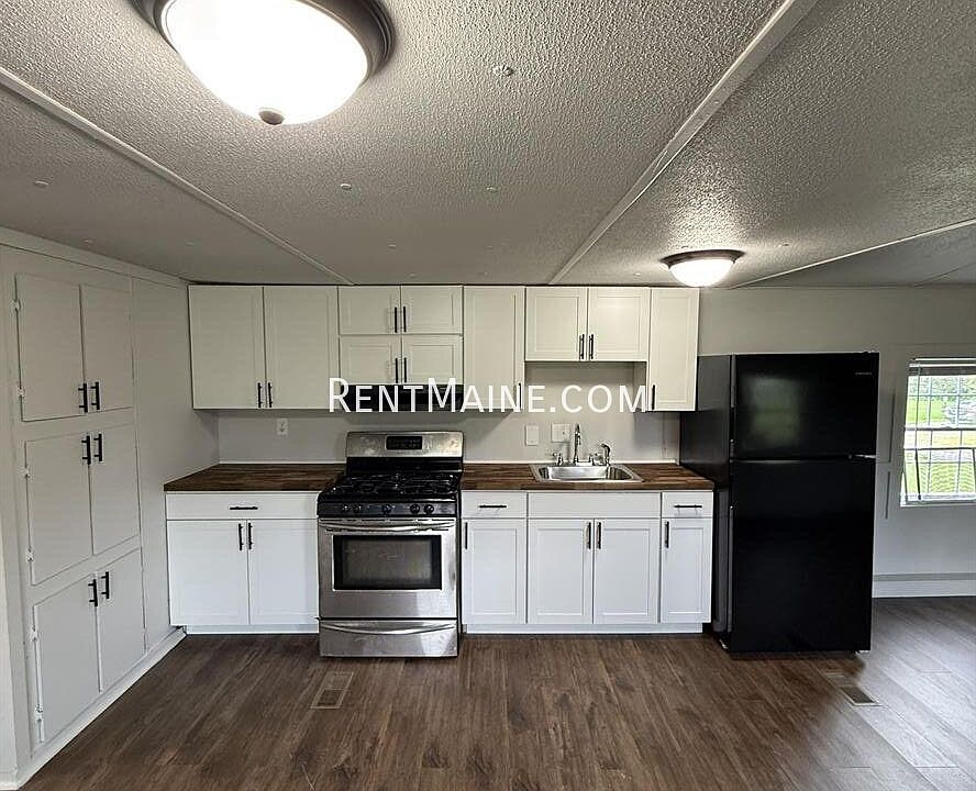 1st image of 7 Hall Dr