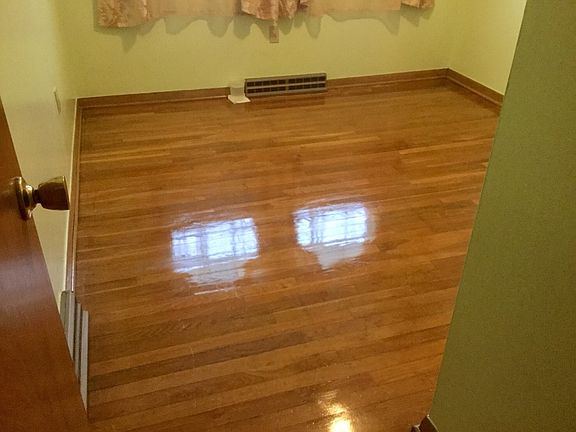 3rd image of 318 Southgate Dr