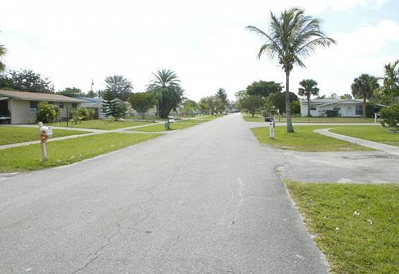 3rd image of 1391 Parterre Dr
