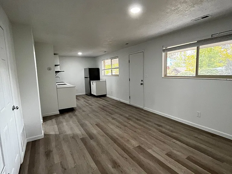 254 N 700 W — Photo 9