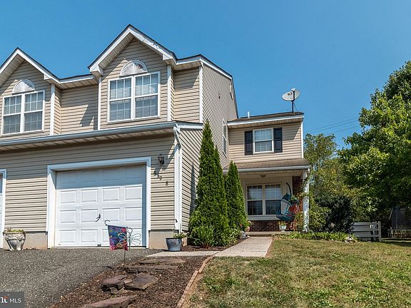 3rd image of 598 Thistle Dr