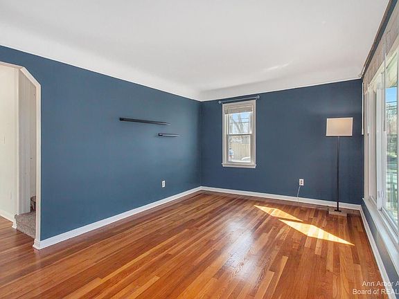 4th image of 23400 Rosewood Ave