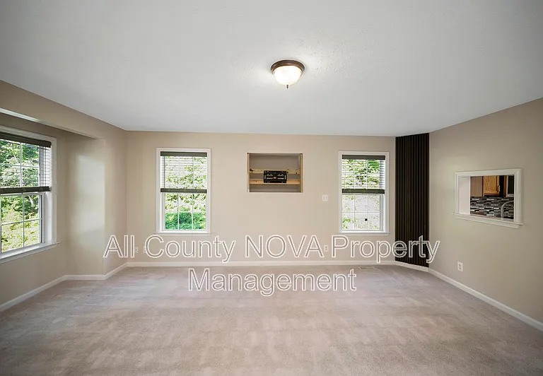 610 Kensington Dr — Photo 14