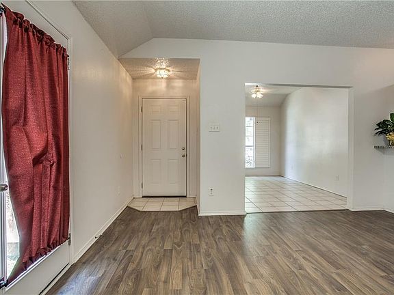 5th image of 502 Saddle Dr