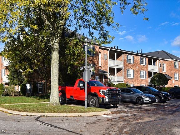 3rd image of 2217 Glouchester Dr #17-B