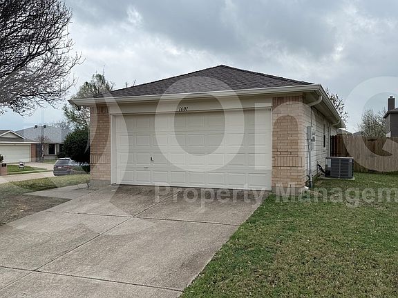 3rd image of 1601 Black Oak Ct