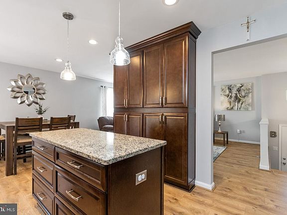5th image of 62 Meadowood Dr