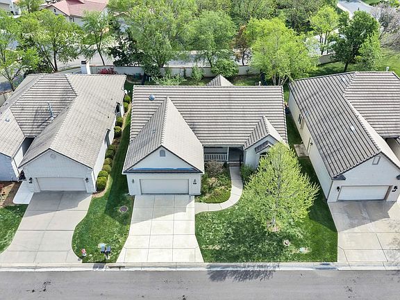 2nd image of 722 N Crest Ridge Ct