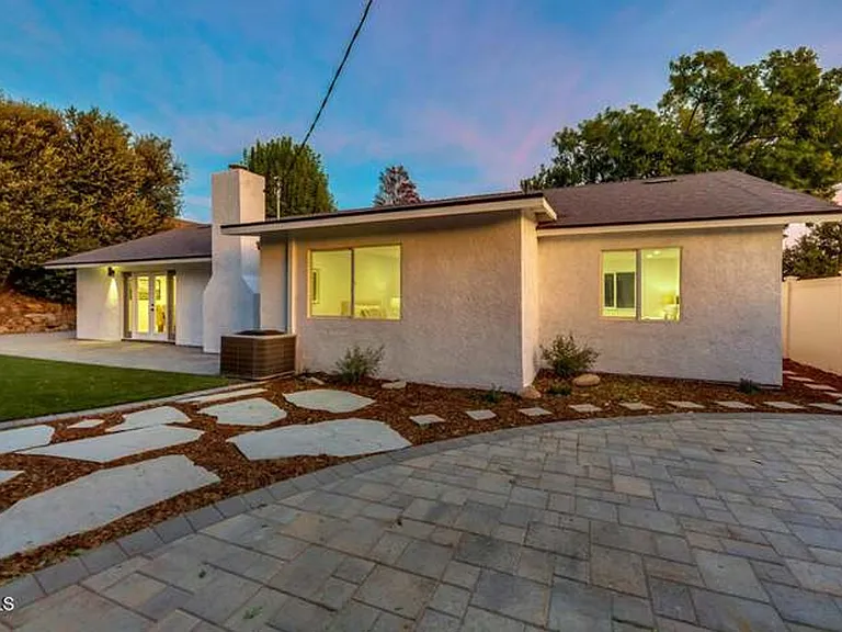 2109 Young Ave — Photo 26