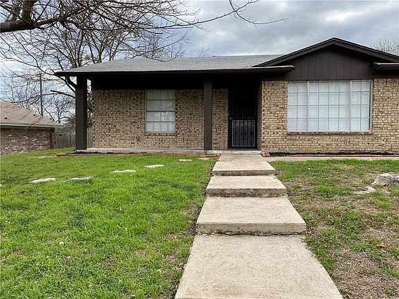 3rd image of 1909 Willowbend Dr