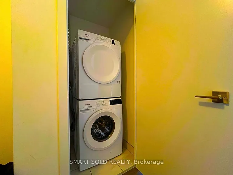 159 Wellesley St E #1706 — Photo 13