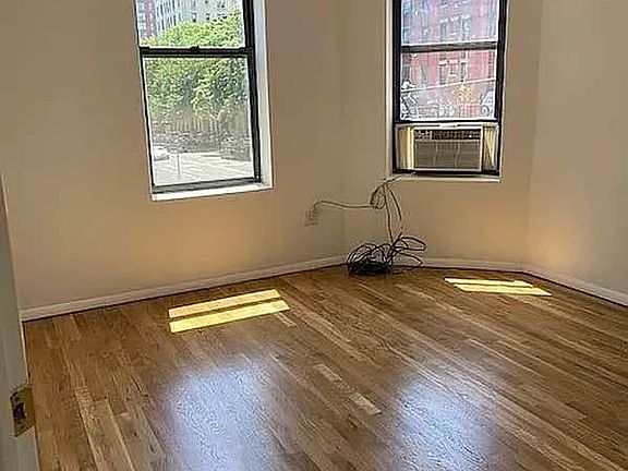 2nd image of 940 Columbus Ave #2E