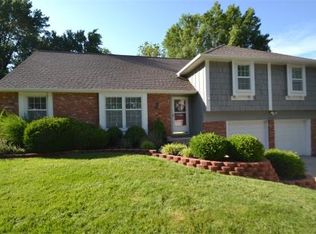 10722 W 101st Ter, Overland Park, KS 66214